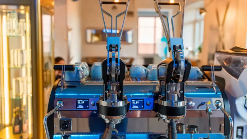 로봇 바리스타가 카페를 살릴 수 있을까?