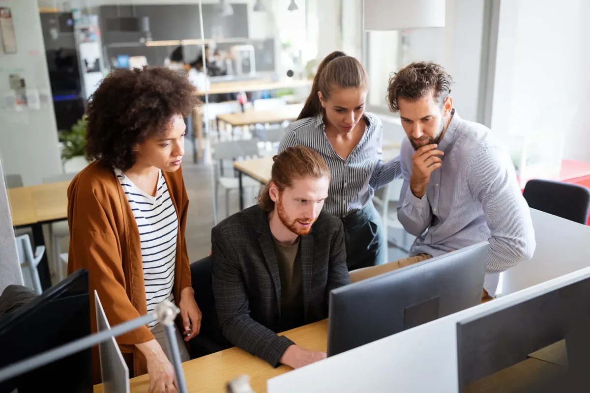 직장인 두 명중 한 명은 창업을 생각한다