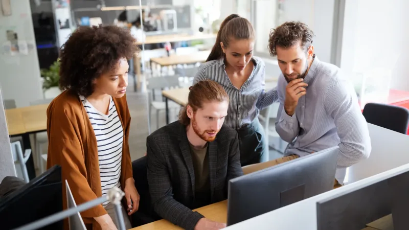 직장인 두 명중 한 명은 창업을 생각한다