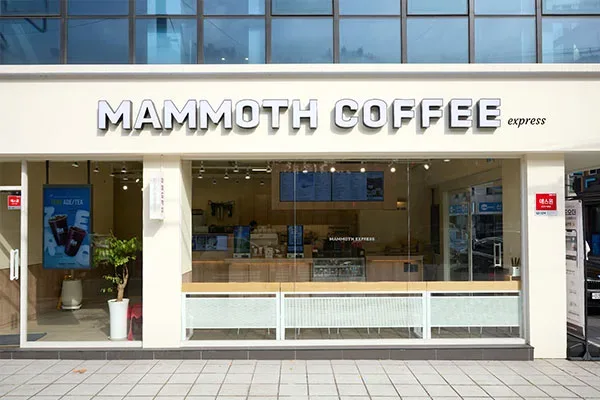 저가 커피 사모펀드 인수 열풍, 개인 창업자는 왜 더 위험해졌나